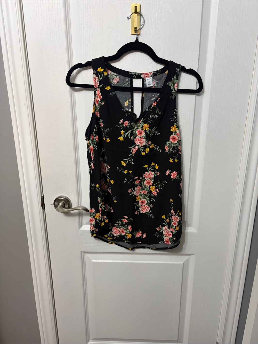Old Navy Twist-Front Sleeveless Top - Black